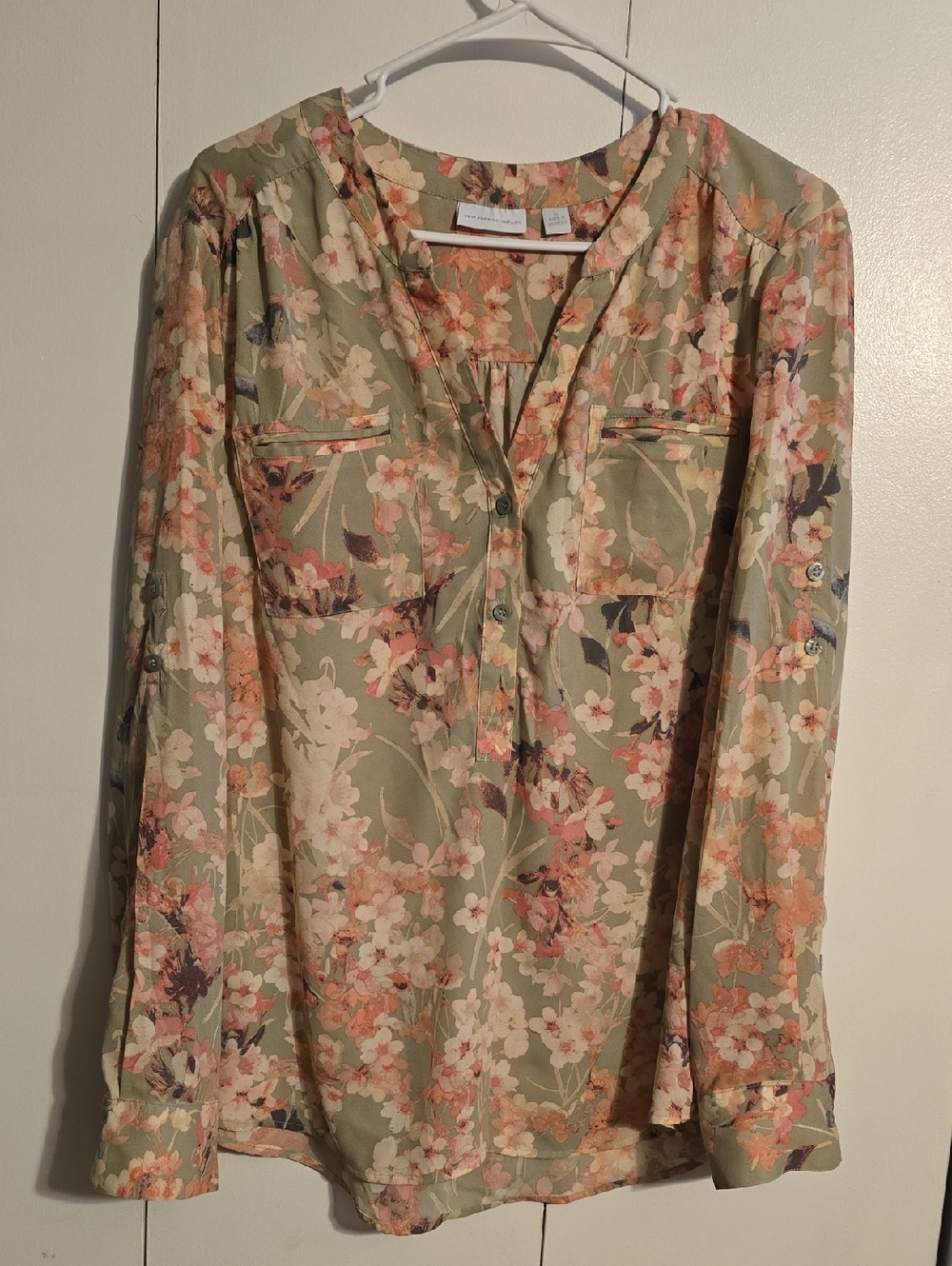 New York & Company Sage Green Floral V-Neck Blouse